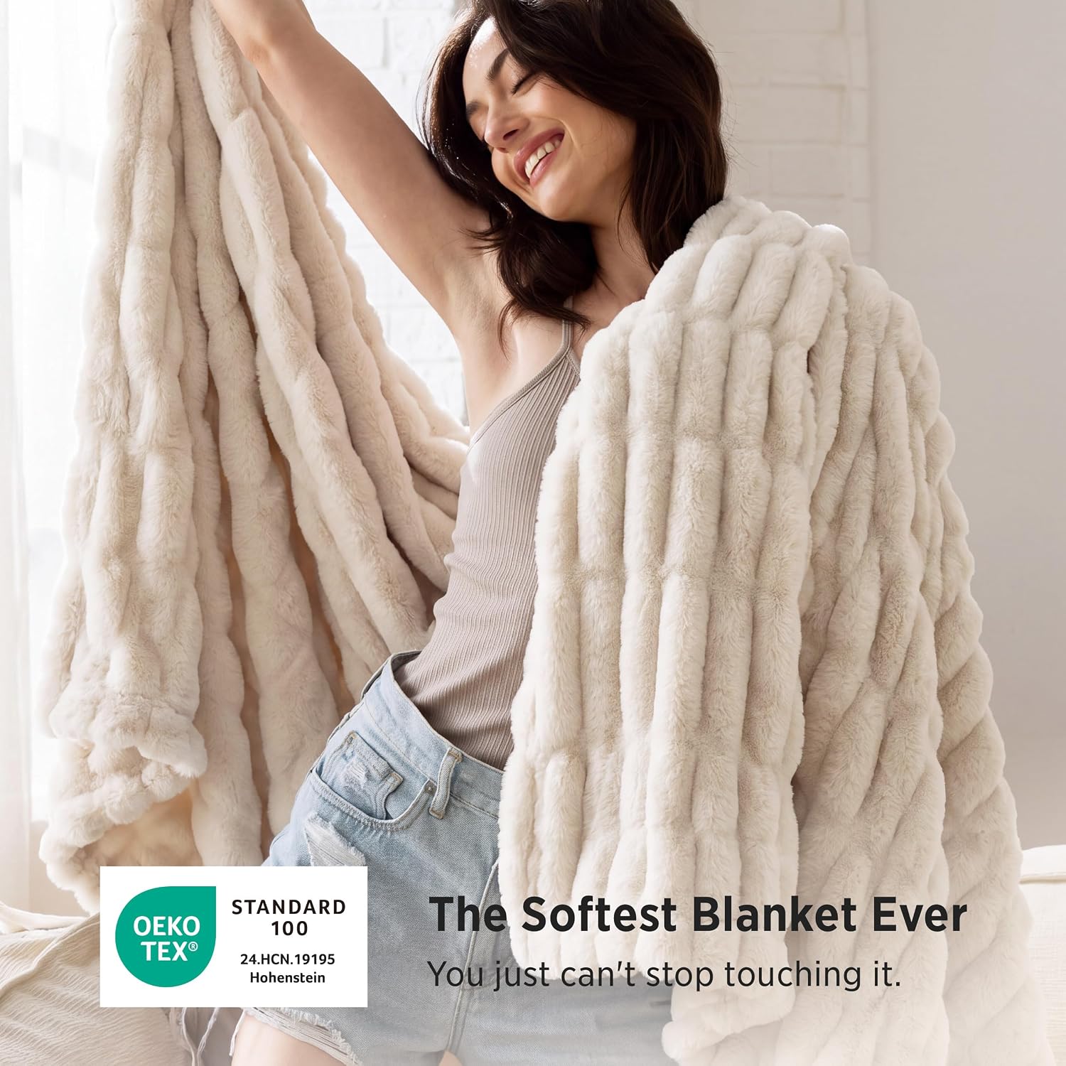 Thumbnail 1 de Bedsure XL Faux Fur Throw Blanket, 50" x 70", Light Beige, Double-Sided