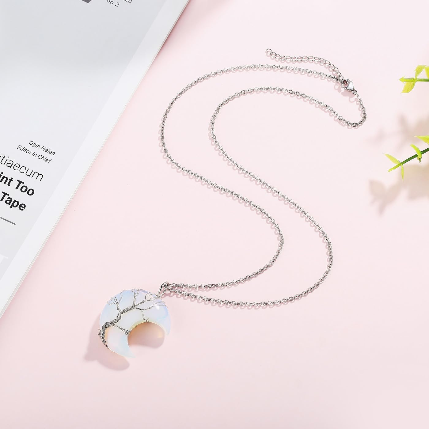 Detalle 2 de XIANNVXI Crystal Necklace for Women – Crescent Moon Opalite Pendant