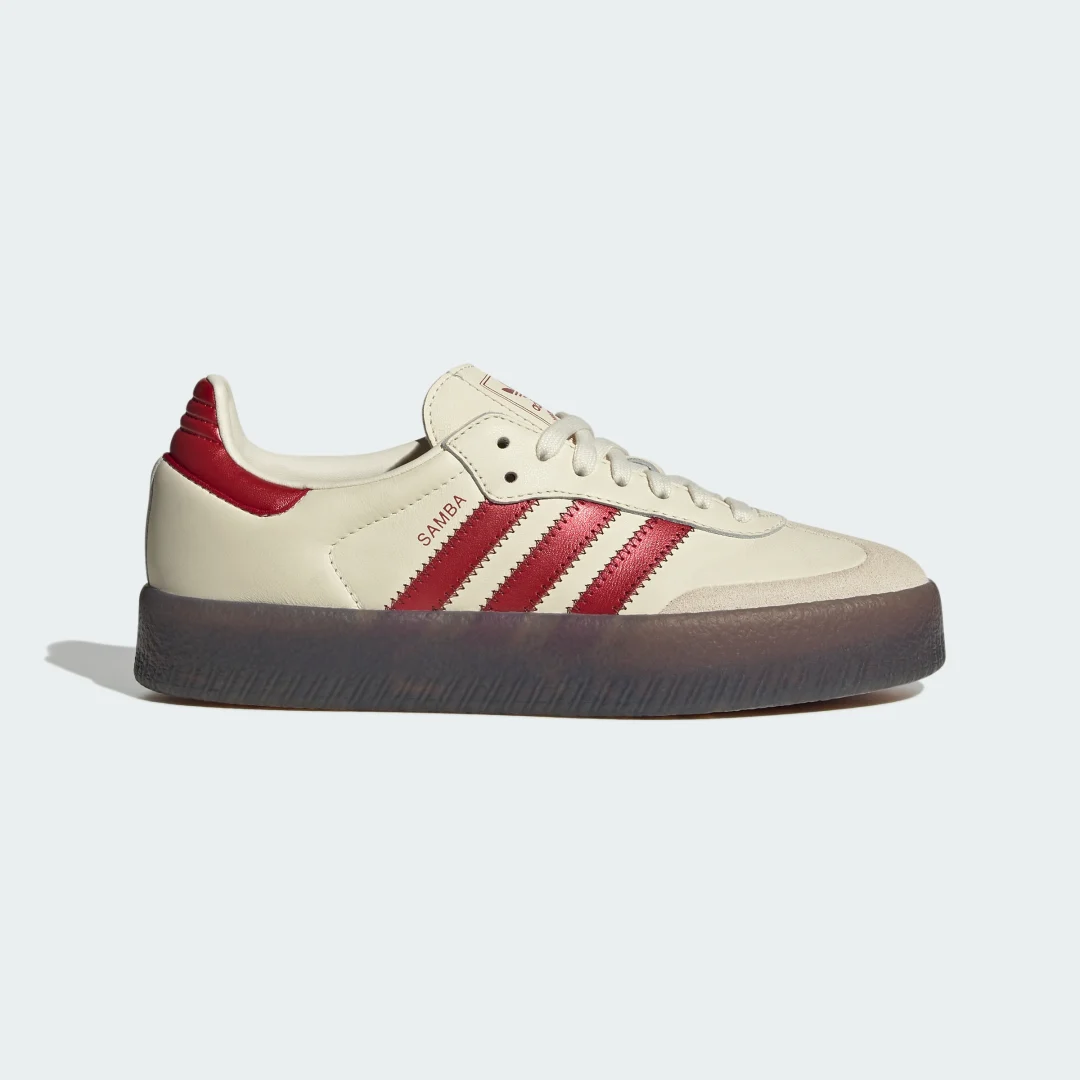 Detalle de ZAPATILLA SAMBAE de Adidas – estilo clásico en blanco para el día a día