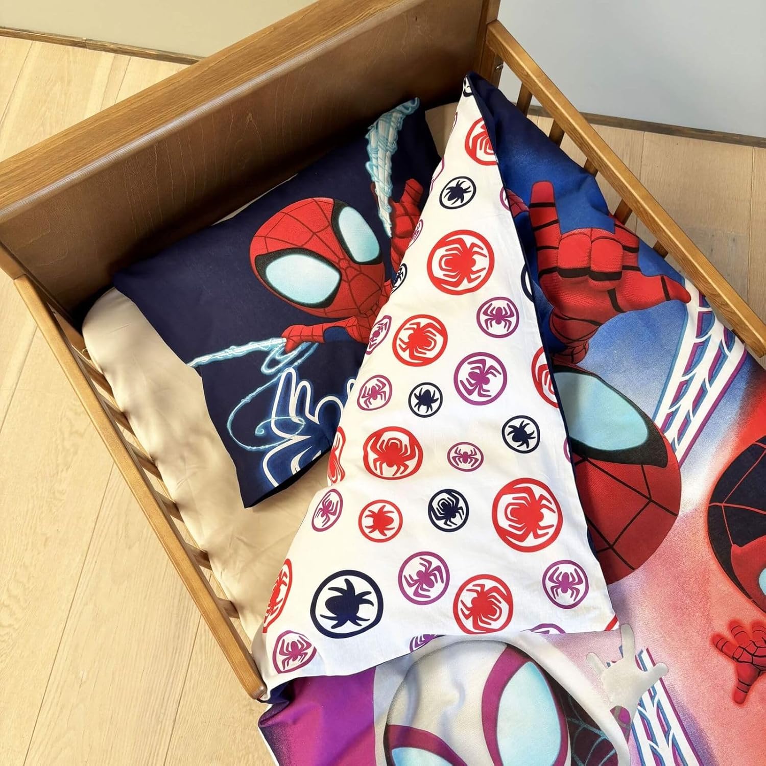 Thumbnail 2 de BrandMac Spidey Wende Bettwäsche-Set 135x200/80x80 cm aus 100% Baumwolle – Spidey und seine Super-Freunde
