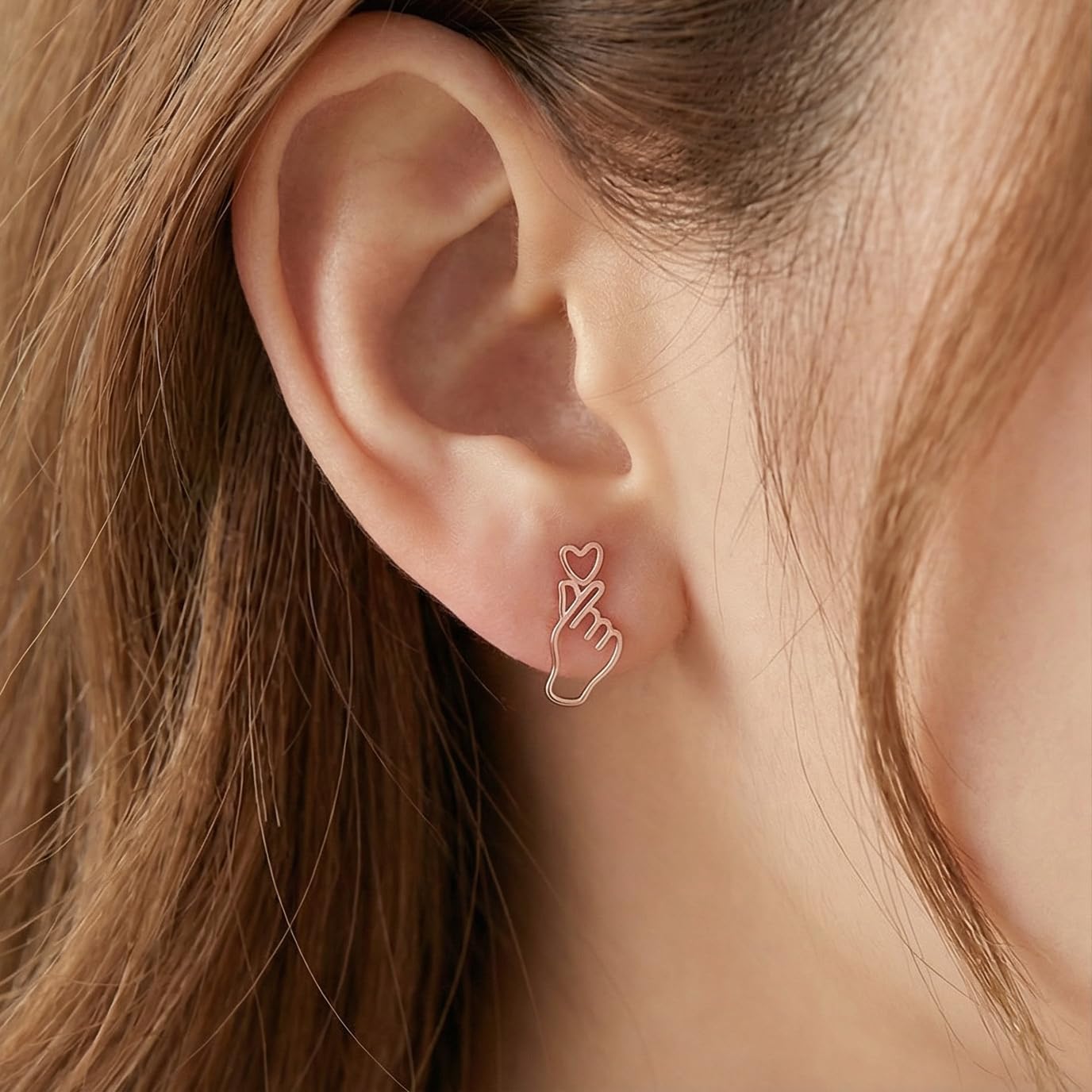 Detalle 2 de SLUYNZ 925 Sterling Silver Heart Stud Earrings – Sweet Love Heart Post Studs