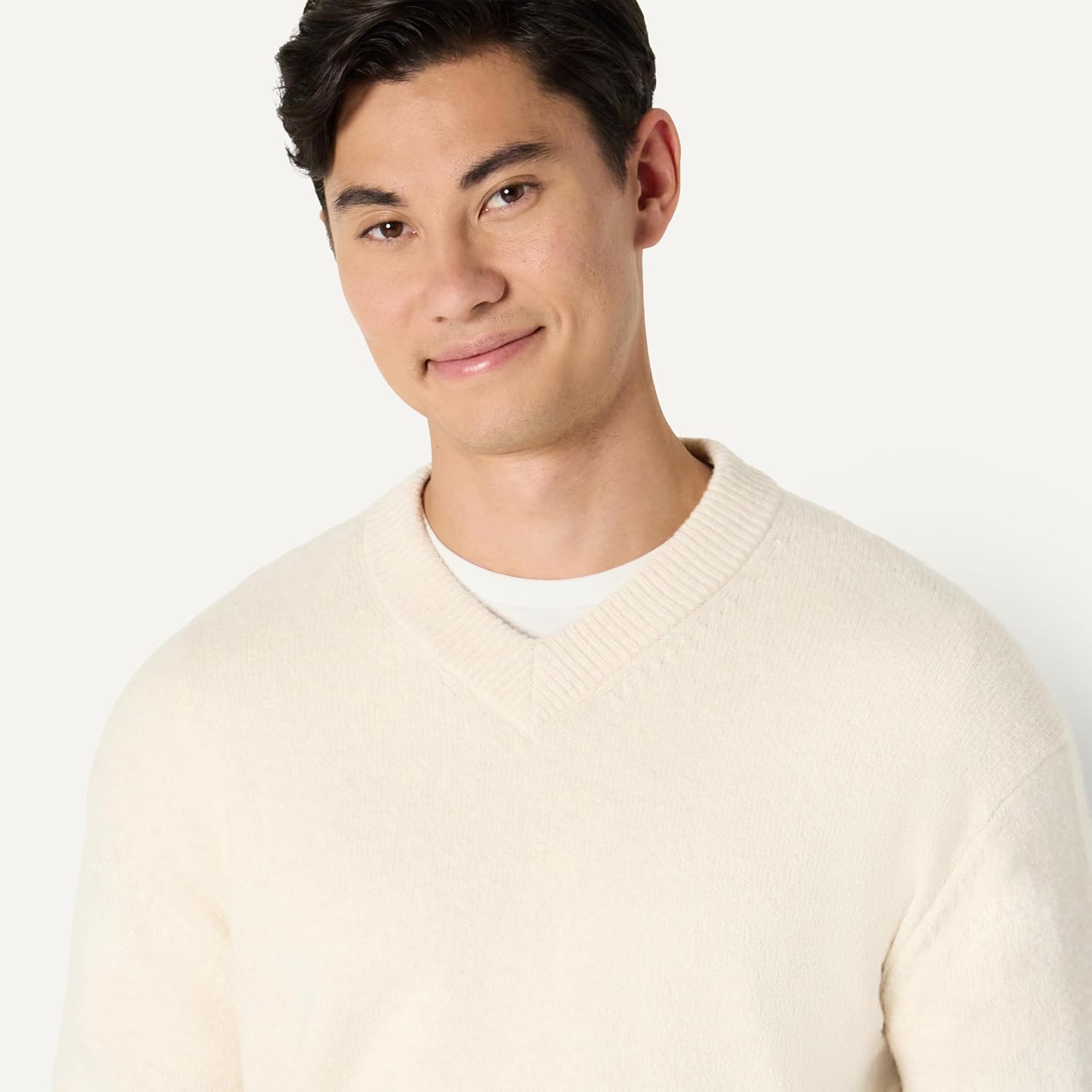 Thumbnail 6 de Amazon Essentials Men's Regular-Fit V-Neck Sweater