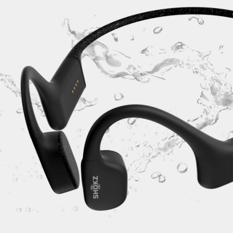 Detalle 2 de Shokz OpenSwim auriculares deportivos MP3 con conducción ósea y 4GB (negros)