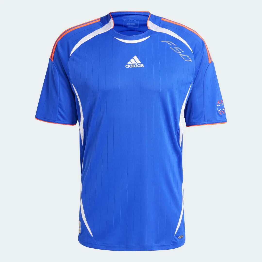 Detalle de Camiseta F50 de Adidas: azul, básica y práctica para el día a día