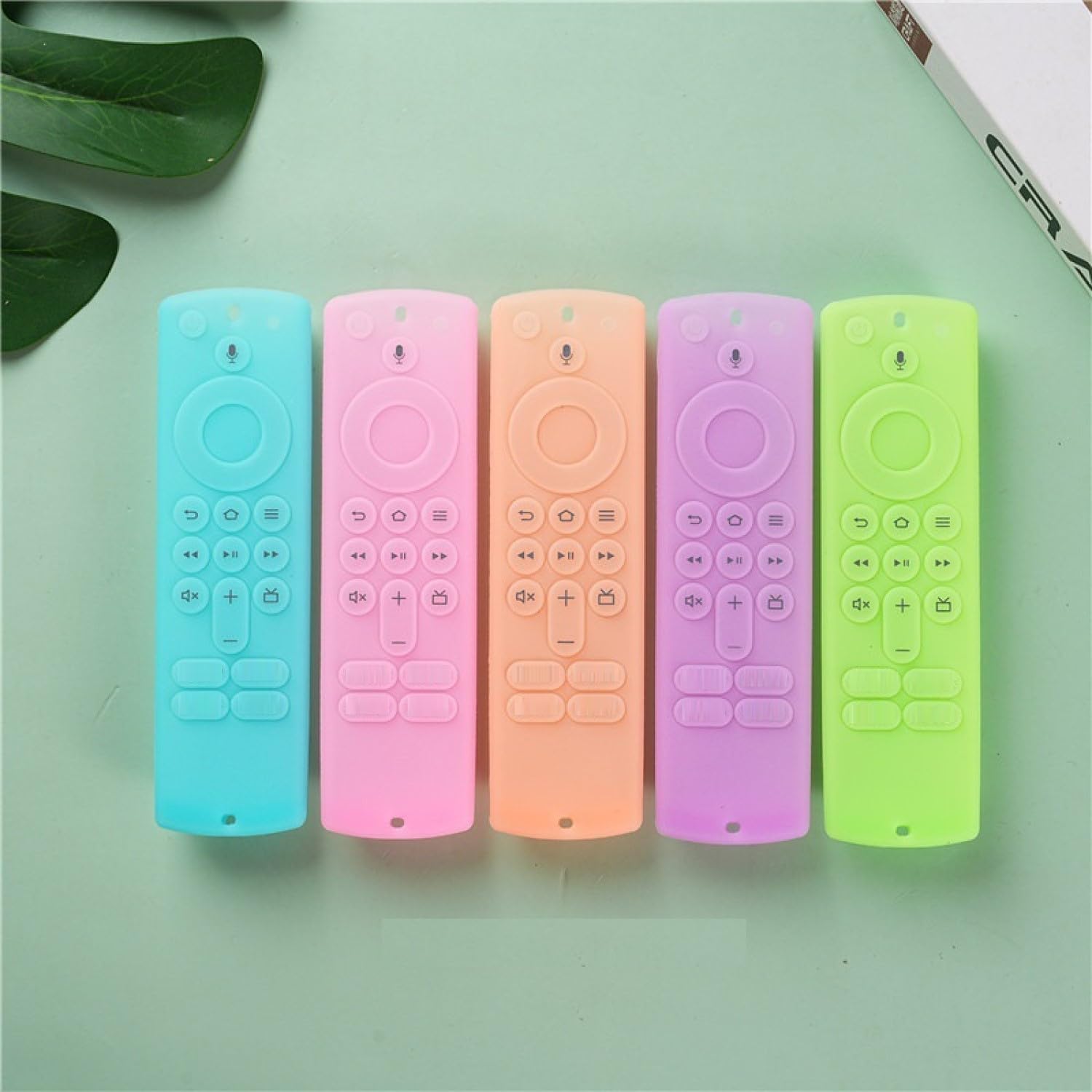 Detalle de Silicone Case for Remote 3rd/4K/HD – Glow-in-the-Dark Anti-Slip Cover with Wrist Strap (Green/Blue)