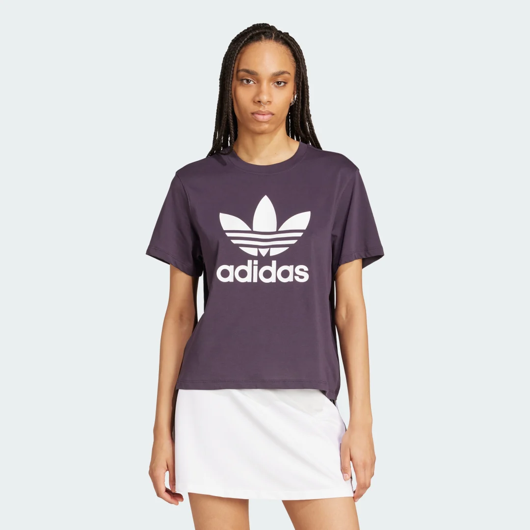 Detalle de Camiseta Adicolor Trefoil Boxy de Adidas — Estilo urbano con corte recto en violeta