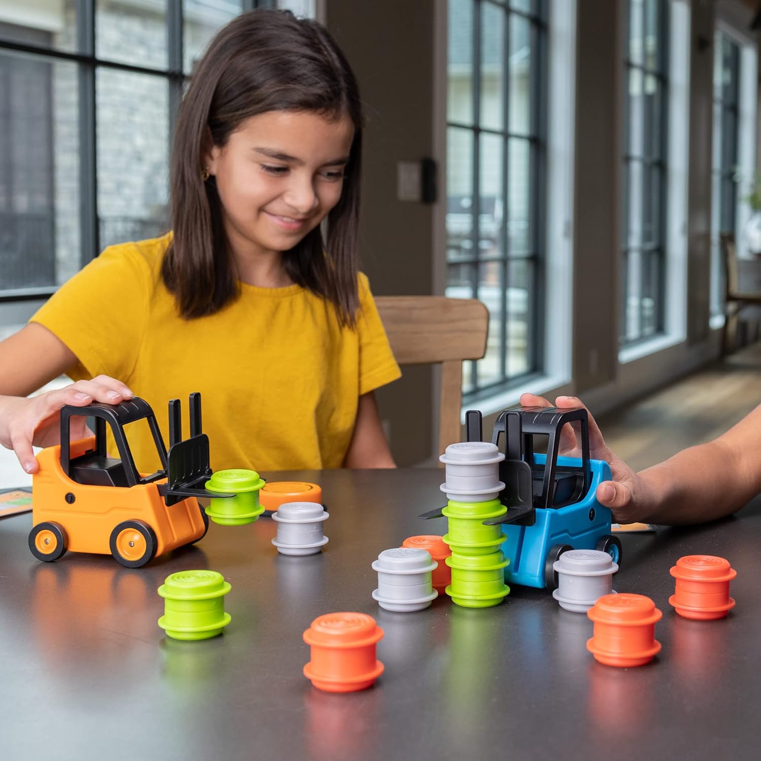 Detalle de Fat Brain Toys FA347-1 積んで運んで GO!GO!フォークリフト|2人用アクションゲーム・6歳以上