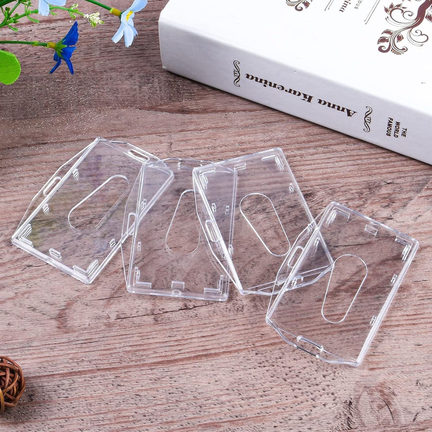 Detalle de Vicloon Ausweishüllen-Set (4 Stück) – transparente Kartenhalter mit Daumenausschub, horizontal/vertikal