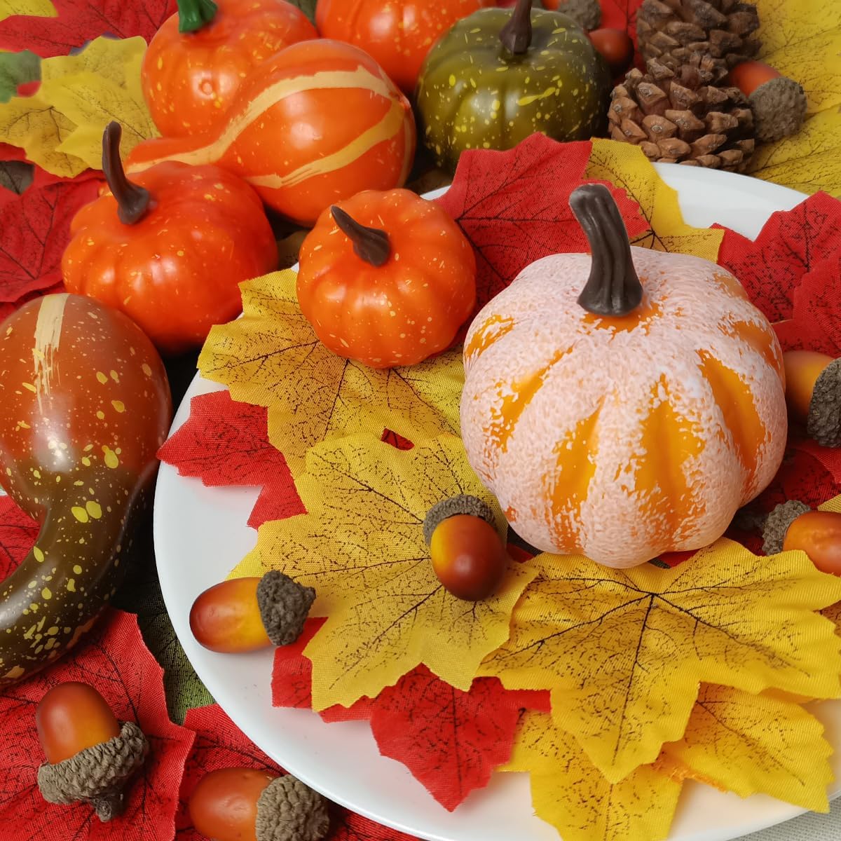 Detalle 1 de QIMMU herbstdeko01 – zestaw jesiennych dekoracji z dyniami i liśćmi klonu