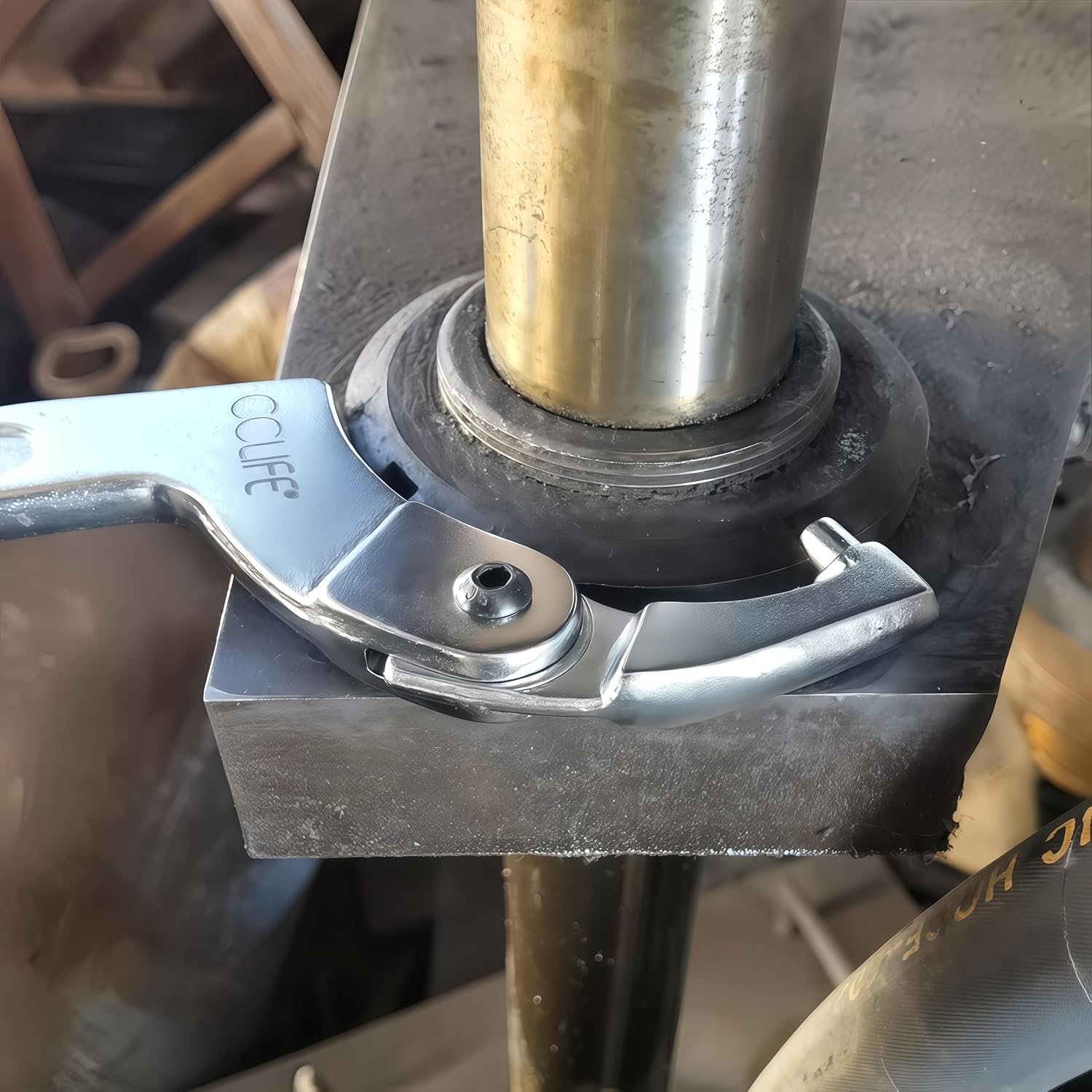Detalle de Clé à ergot articulée CCLIFE 4 pièces pour écrous à encoches latérales – CR-V 19-170 mm
