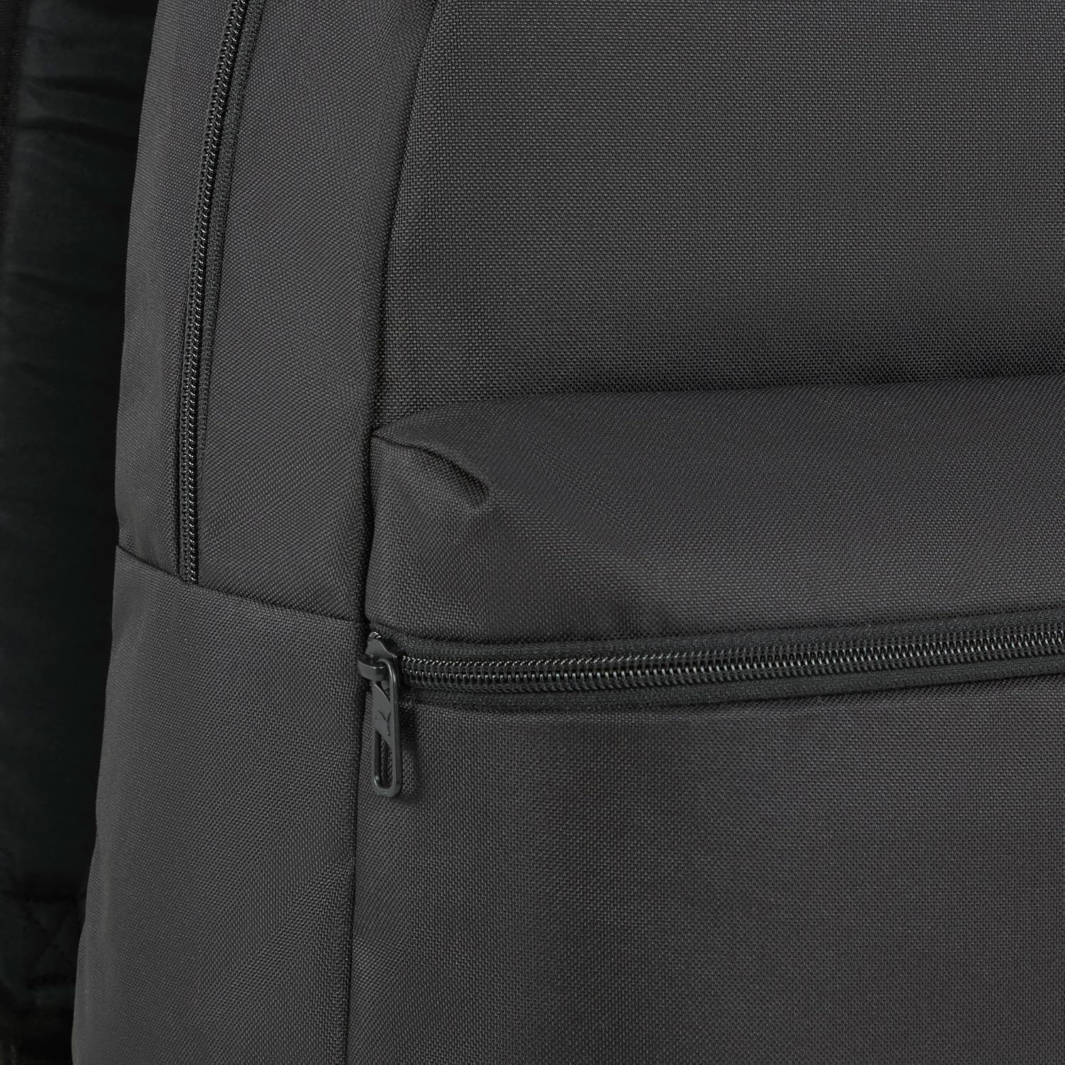 Detalle 2 de PUMA PHASE Backpack: A Practical Daily Pack with Subtle Style