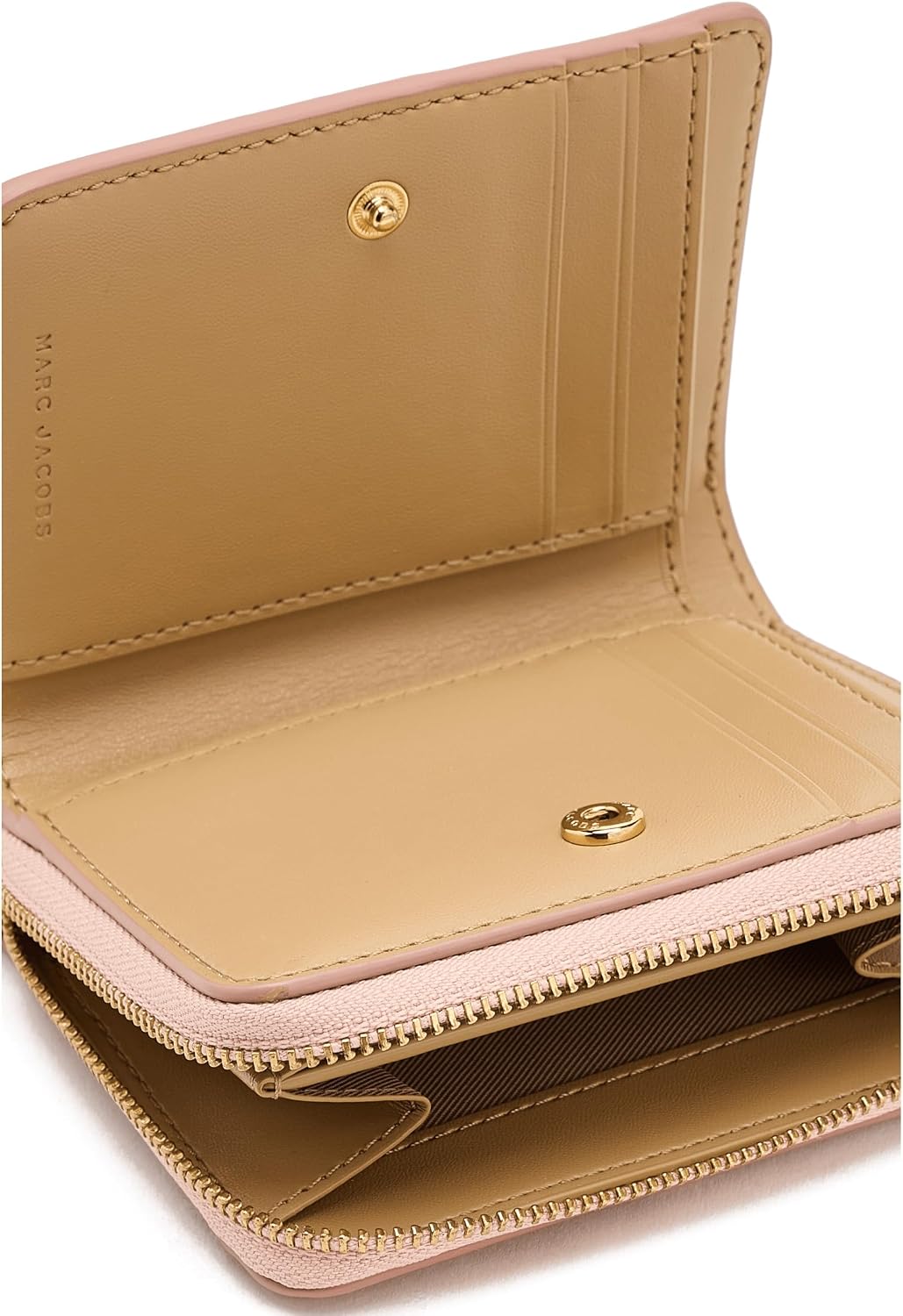 Detalle de Marc Jacobs The Mini Compact Wallet – petit format, esprit chic et pratique