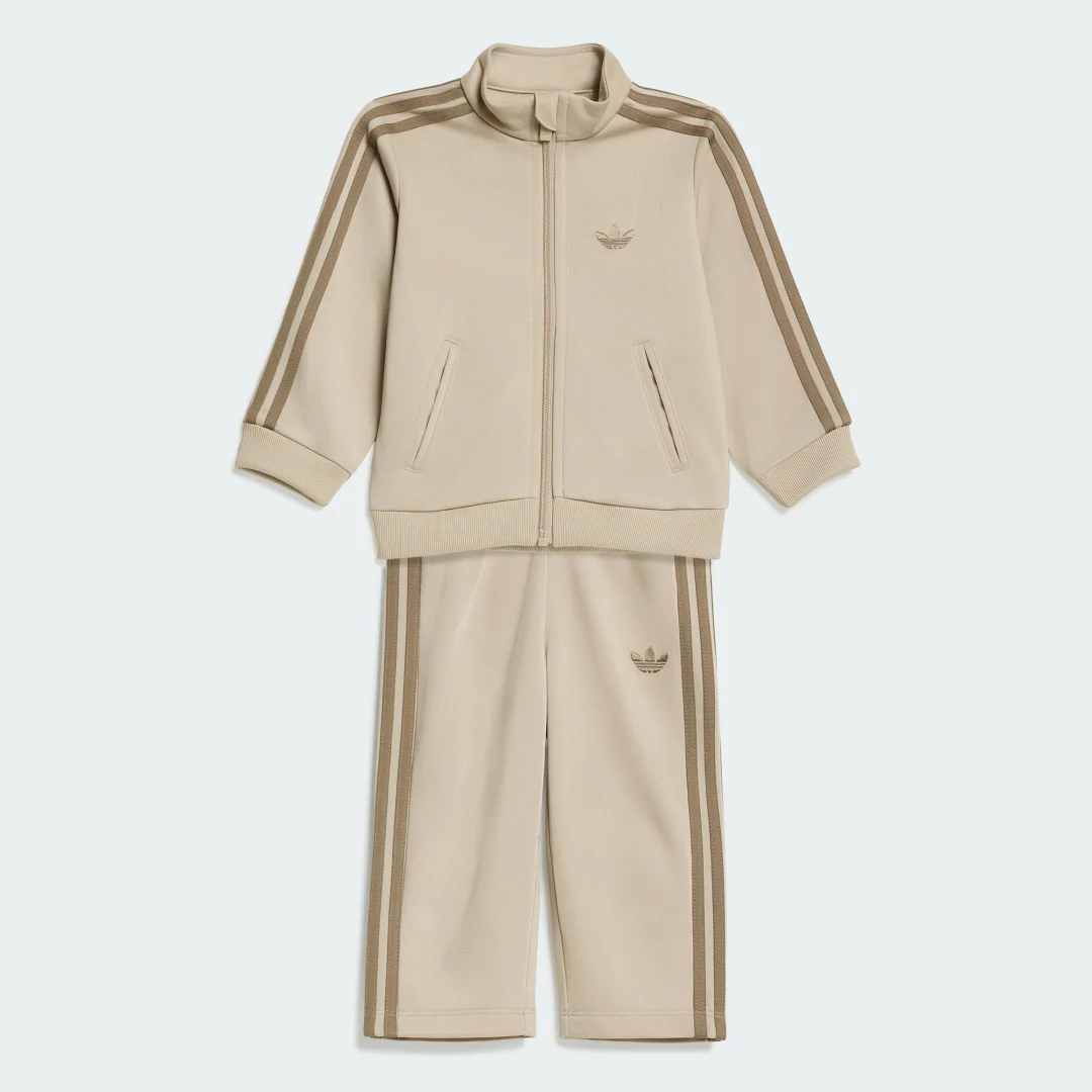 Detalle de Adidas CHÁNDAL FIREBIRD Beige — comodidad y estilo urbano