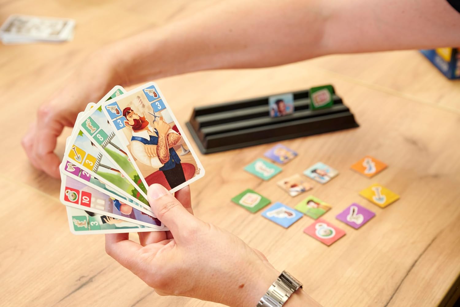 Detalle 2 de Zoch Stich für Stich – Detektiv-Spiel für 3–4 Spieler ab 10 Jahren (ca. 30 Min.)