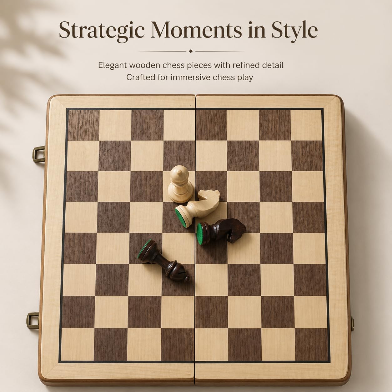 Detalle 2 de Wooden folding chess and checkers set 15-inch