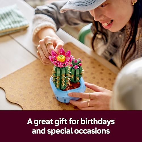 Detalle de LEGO Botanicals Flowering Cactus: Artificial Plant Duo in Pastel Pot