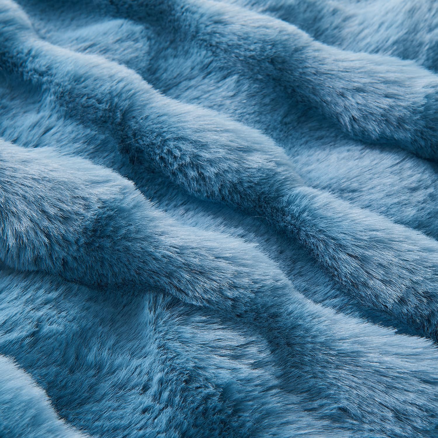 Detalle de Lotus Karen Sky Blue Faux Fur Throw Blanket (60x80) — Big Bubble Rabbit Plush for Couch & Bed