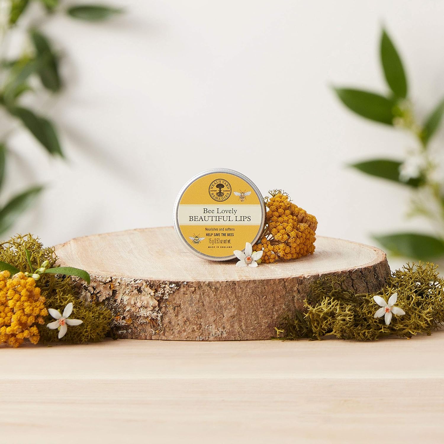 Thumbnail 1 de Neal's Yard Remedies Bee Lovely Beautiful Lips – Soft, moisturised lips with orange essential oil