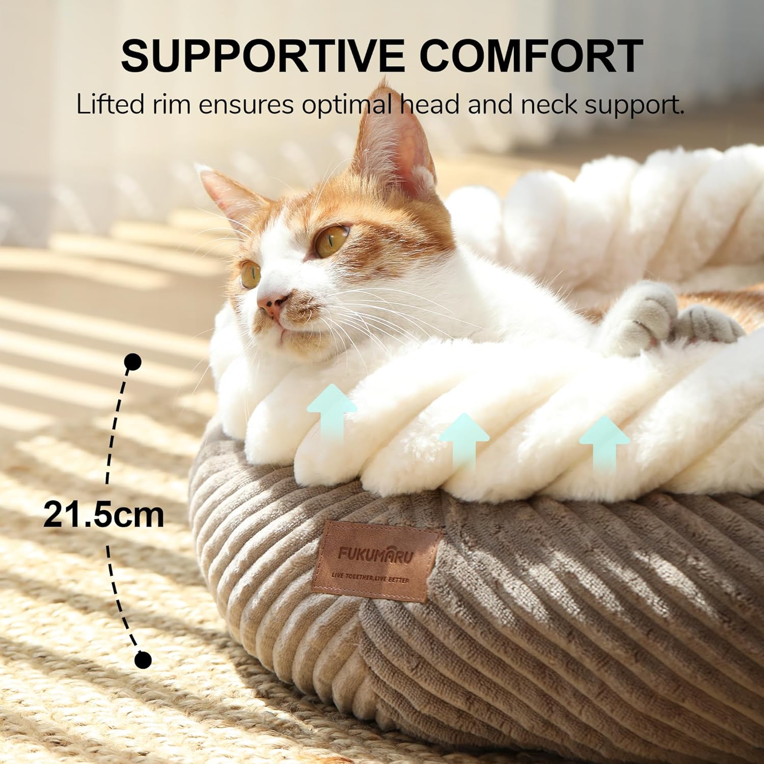 Detalle de FUKUMARU 53 cm Round Donut Cat Bed in Camel — Soft, Washable, Orthopaedic Support
