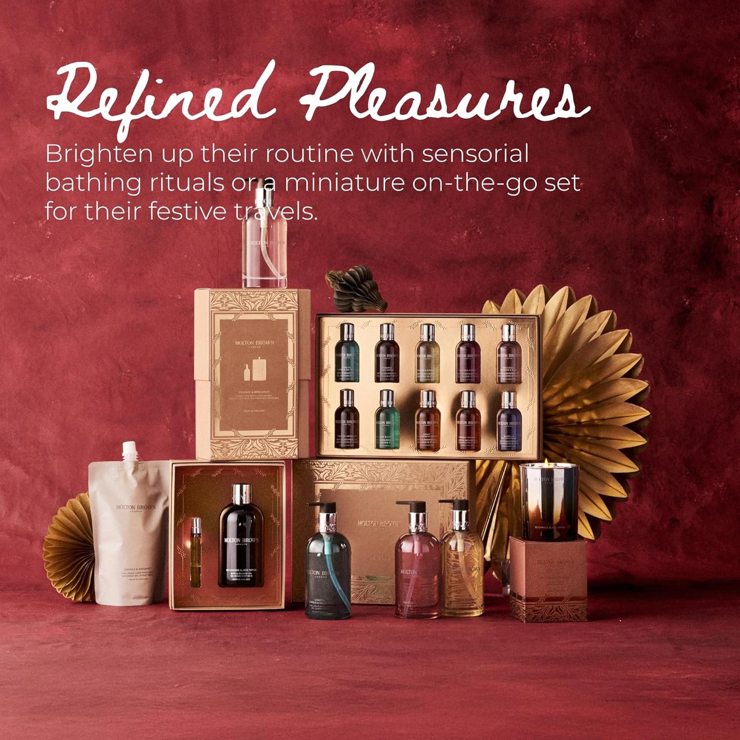 Detalle 2 de Molton Brown Delicious Rhubarb & Rose Hand Care Collection (Fine Liquid Hand Wash & Lotion) – 2 x 300 ml gift set