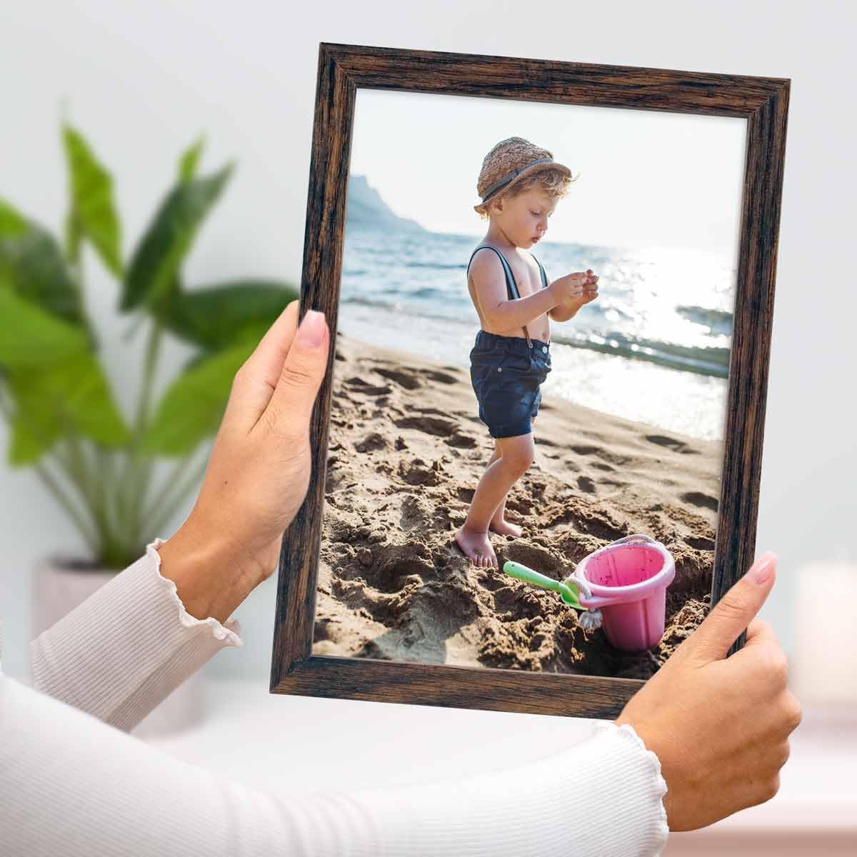 Thumbnail 3 de PHOTOLINI A4 Bilderrahmen aus MDF/Eiche dunkel (21x30 cm, Acrylglas) zum Aufhängen oder Aufstellen