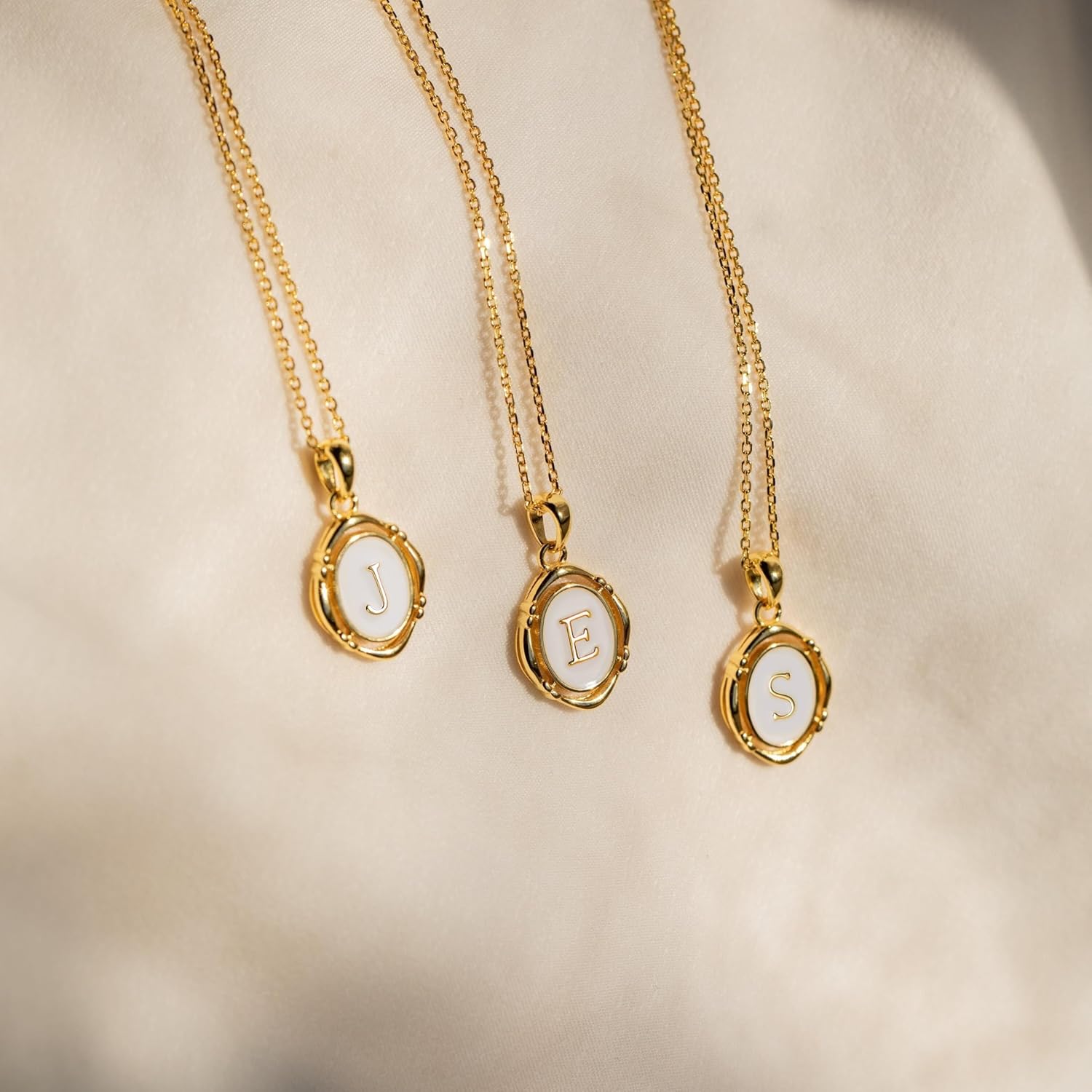 Detalle 2 de BodyBonita Collana Iniziale Oro 16K