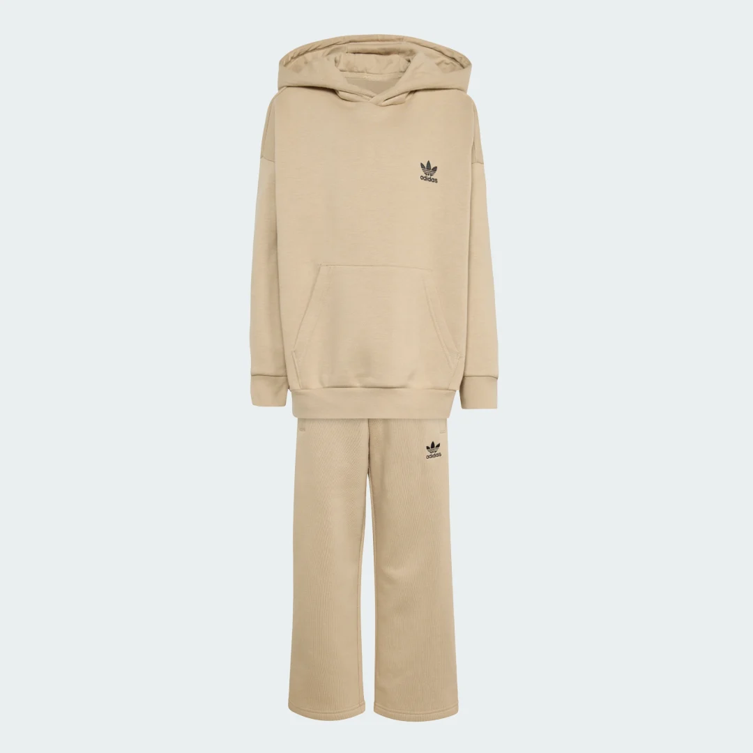 Detalle 2 de Conjunto de sudadera con capucha holgada y pantalón de dobladillo abierto de Adidas — color beige