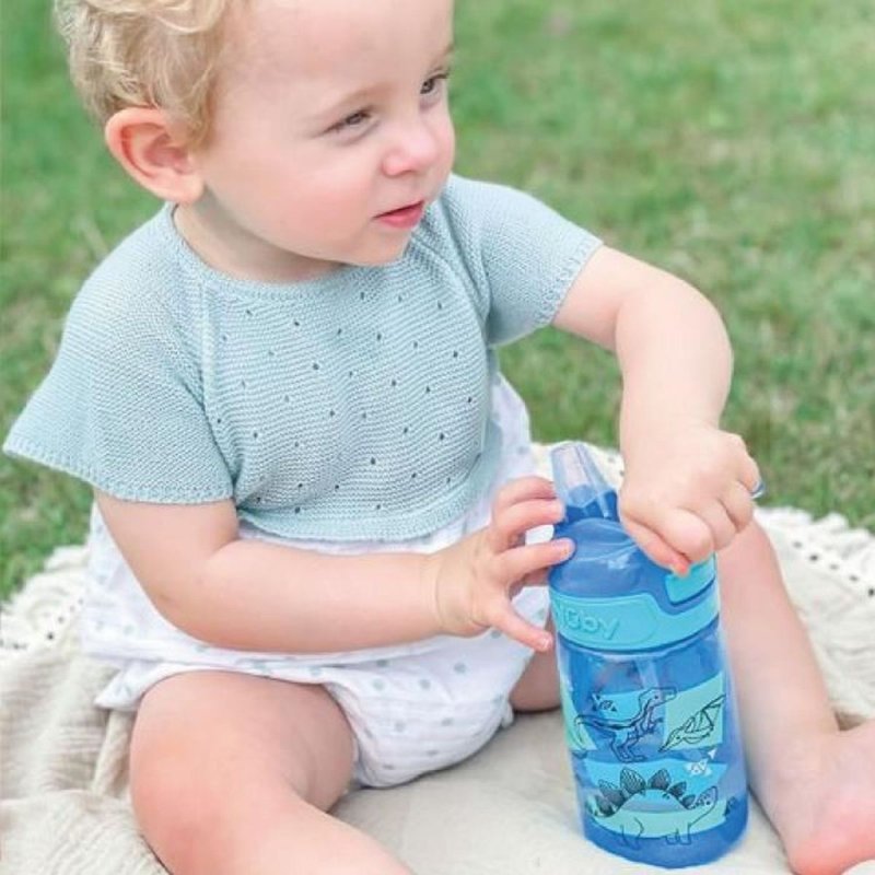 Detalle 2 de Nuby Incredible Gulp – Pack de 2 biberones de aprendizaje 360 ml con pico suave y sistema anti-fugas