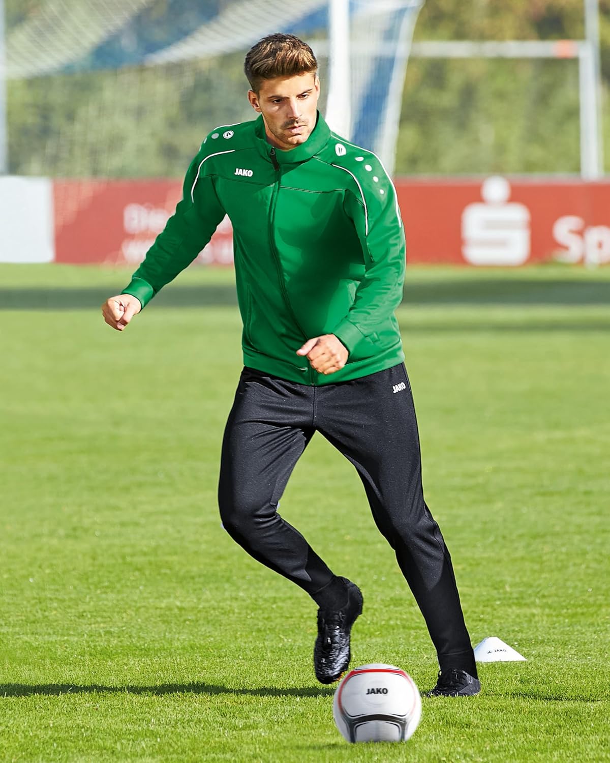 Detalle de JAKO Polyester Classico Trainingsanzug – Moderner, strapazierfähiger Sportanzug aus 100% Polyester