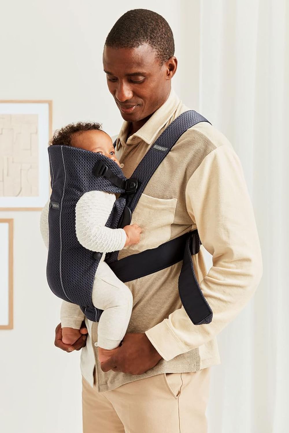 Detalle de BABYBJÖRN Baby Carrier Mini, 3D Mesh, Anthracite – practical first carrier for newborns