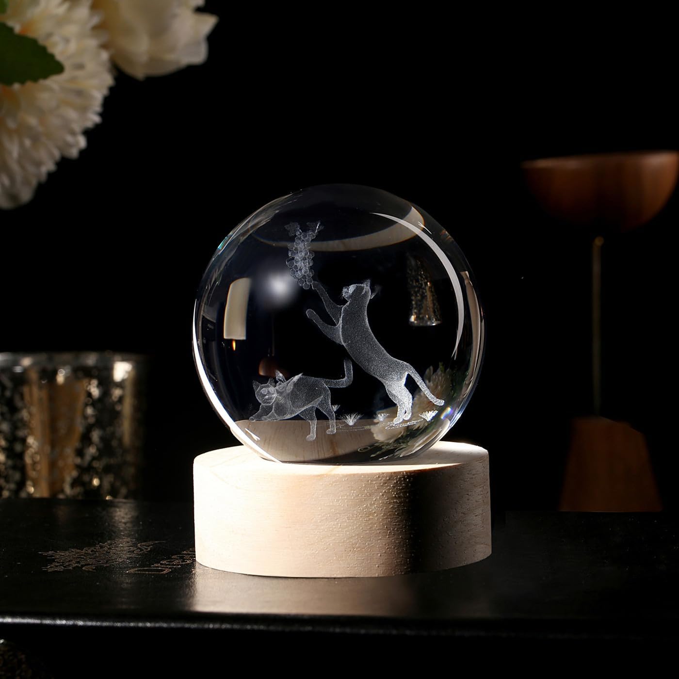 Thumbnail 2 de AWARDSEN 3D Crystal Ball Cat Ornament with Wooden Base – Subtle Night Light & Desk Decor