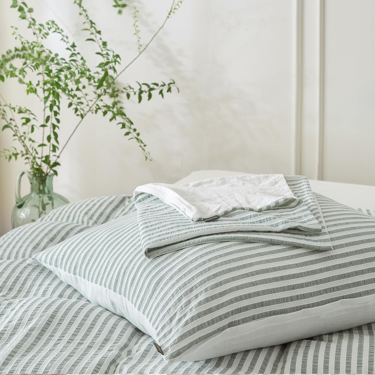 Detalle 2 de SOULFUL Kissenbezüge 40x80 aus Baumwolle, gestreift & Jacquard, stone-washed, mit Reißverschluss – Salbei Grün