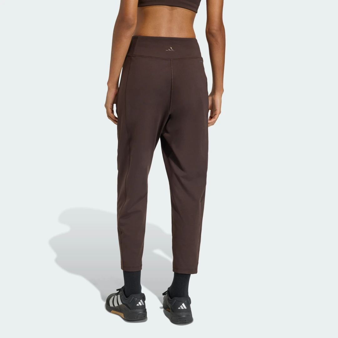 Detalle 2 de Adidas All Me Yoga, pantalón de yoga marrón