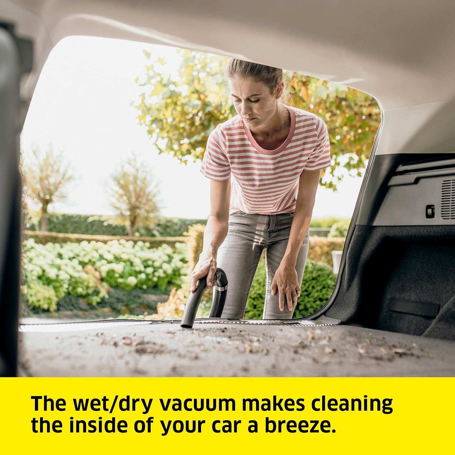 Detalle de KÄRCHER WD 4 Wet & Dry Vacuum Cleaner — Practical 1000W Companion for Home, Garden and Workshop