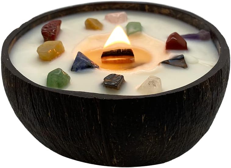 Detalle de Vie Naturals Handmade Candle in a Natural Coconut Shell with Chakra Gemstones