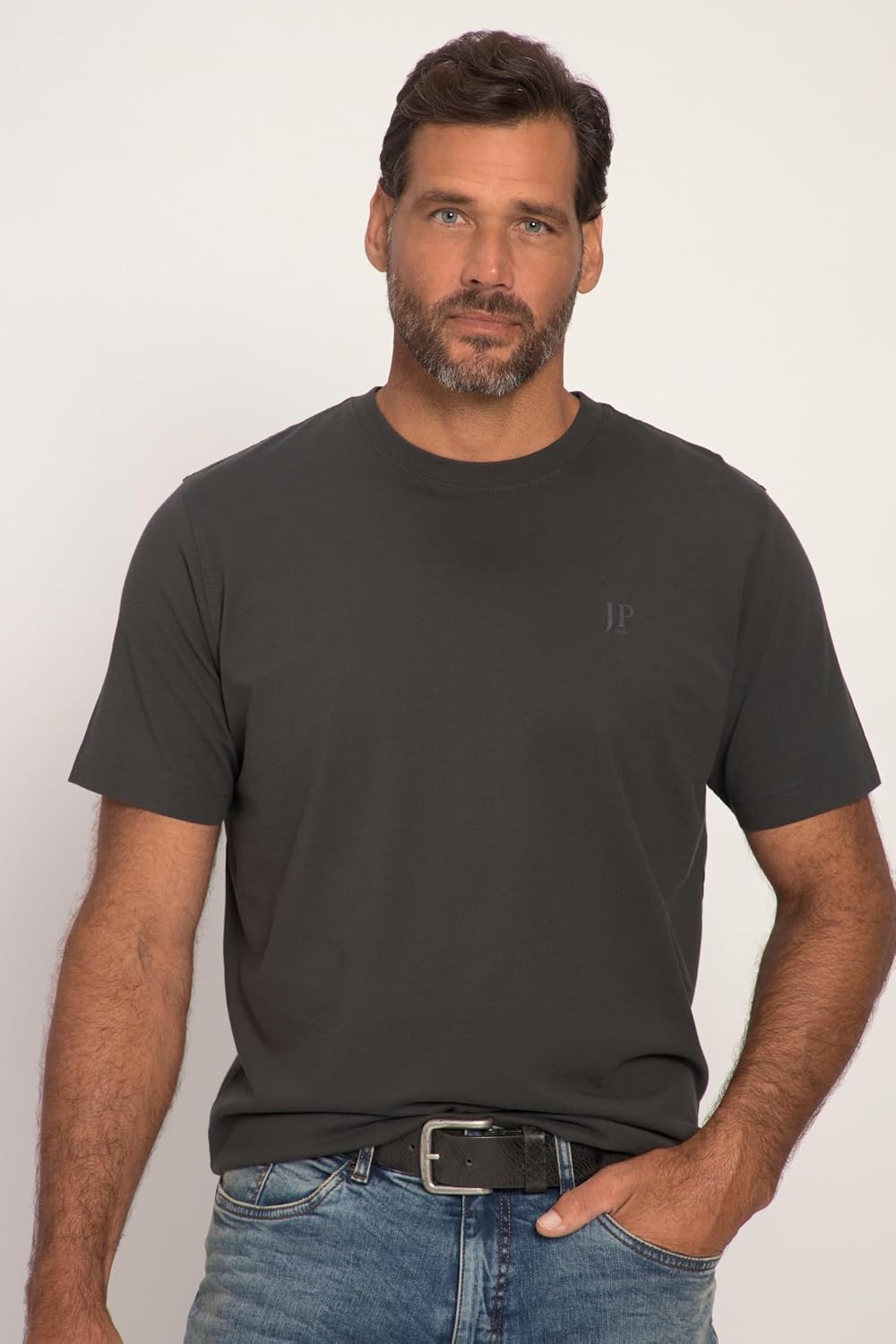 Detalle de JP 1880 Herren Bis 8XL T-Shirt im Doppelpack – Rundhals, Jerseyqualität, Basic-Schnitt