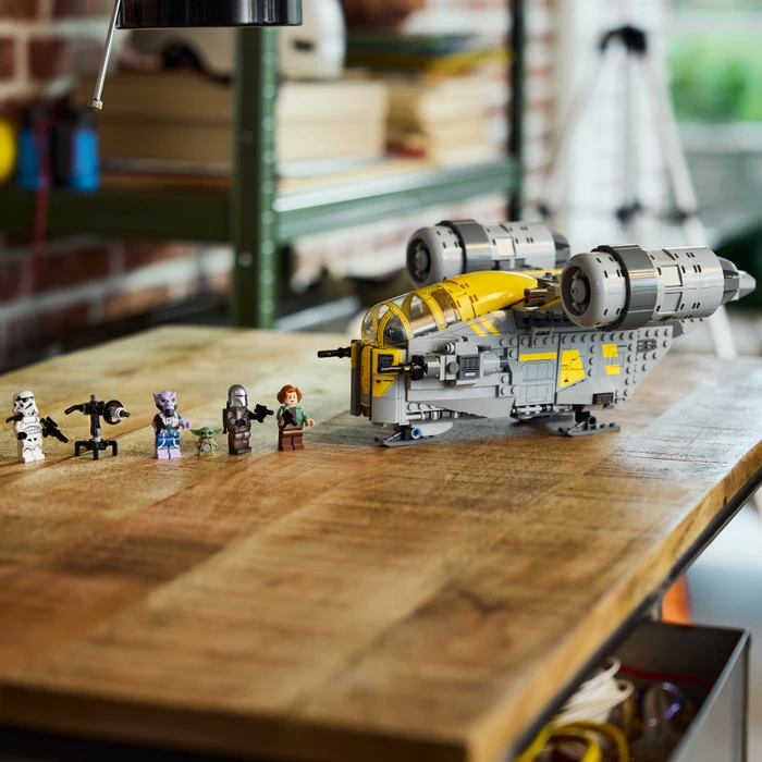 Thumbnail 7 de LEGO Star Wars Razor Crest 75447 – Raumschiff-Modell mit 930 Teilen