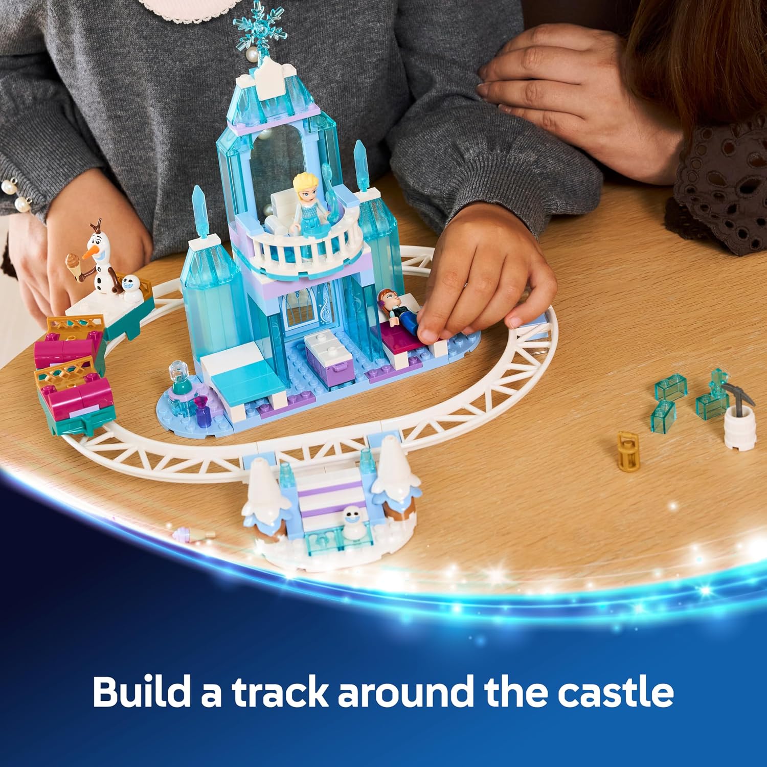 Detalle de LEGO Disney Frozen Elsa's Ice Castle & Snow Ride Adventure (43281) with Anna & Elsa Mini Dolls