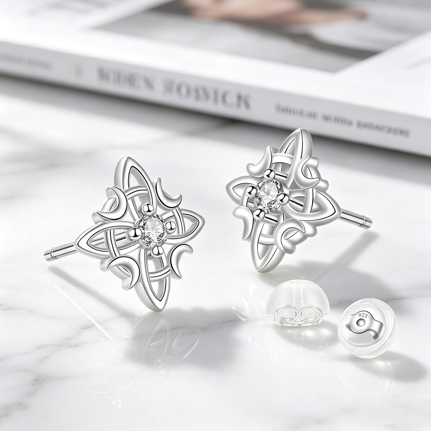 Detalle 2 de BerriBling Ohrstecker Damen 925 Sterling Silber – Unendlichkeit im Keltischen Knoten