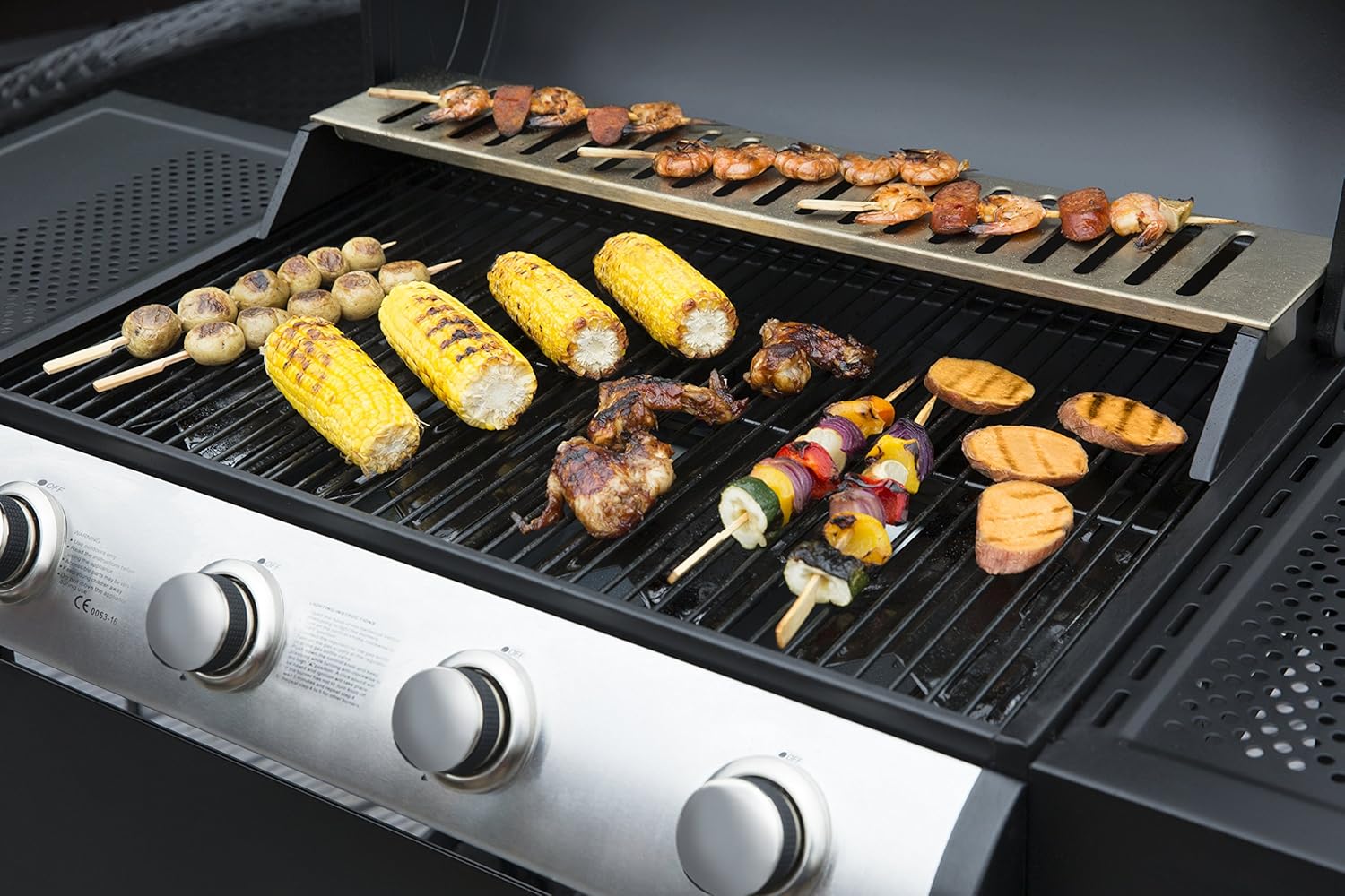 Thumbnail 4 de George Foreman GFGBBQ4B 4-Burner Gas BBQ with Automatic Ignition & Integrated Thermometer (Black)