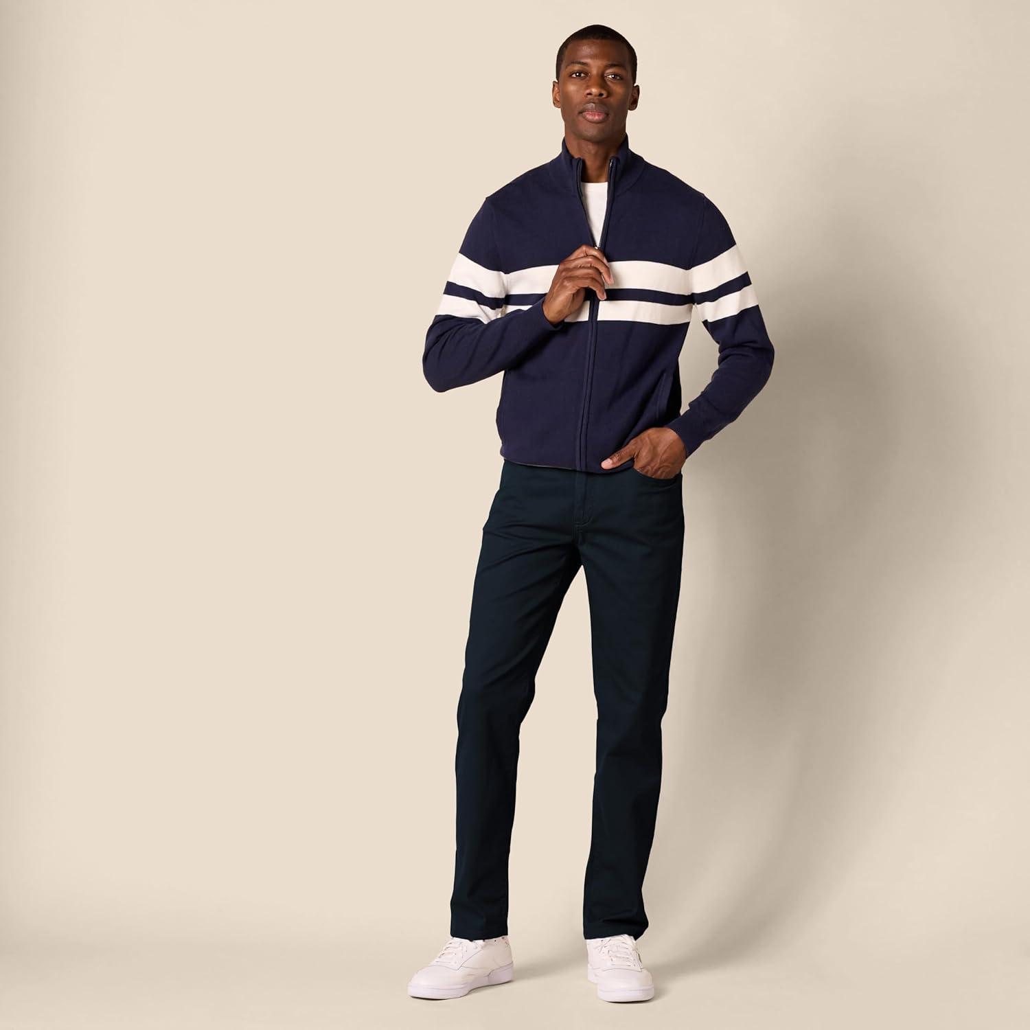 Thumbnail 4 de Amazon Essentials Men's Athletic-Fit 5-Pocket Stretch Twill Trouser (Available in Big & Tall)