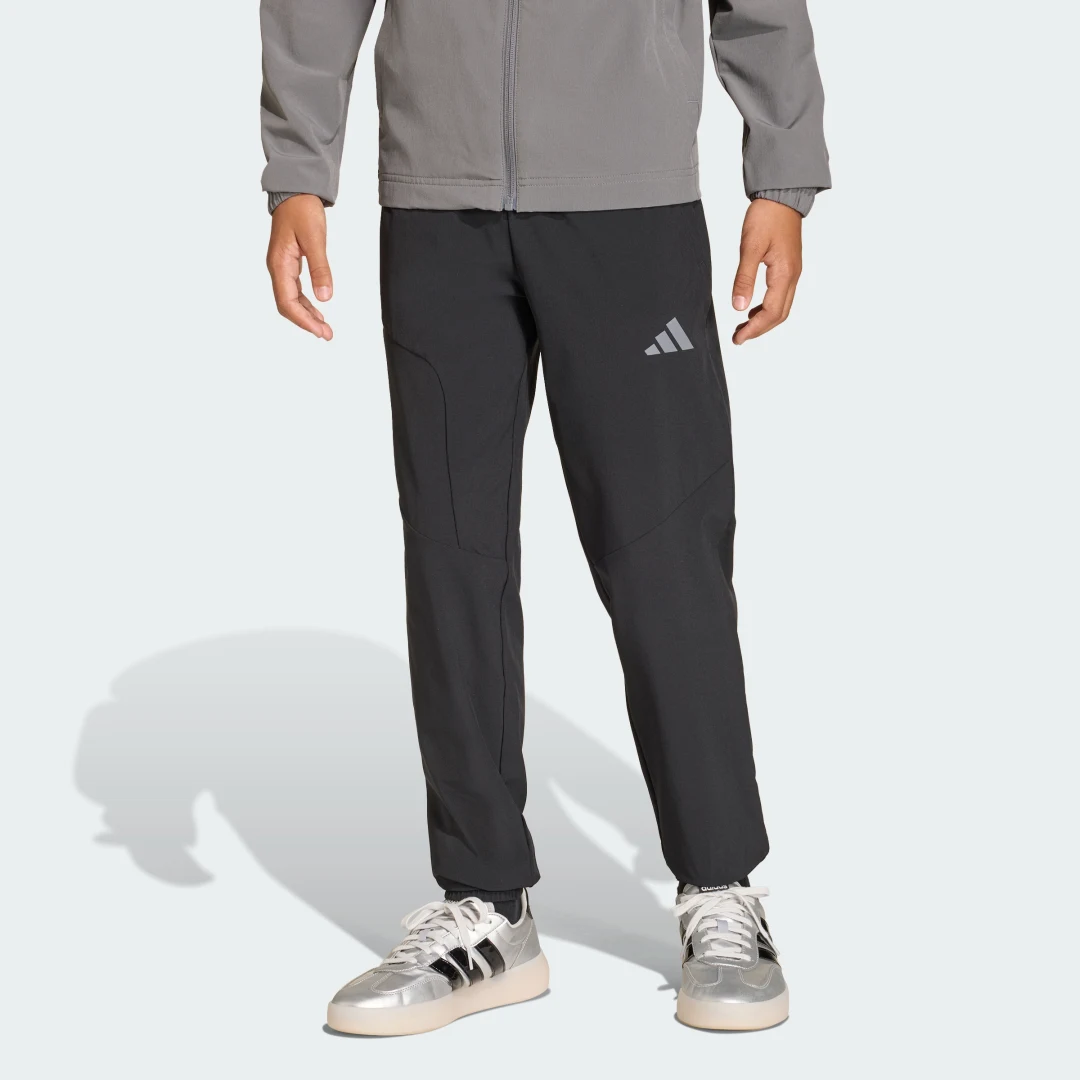 Detalle de Pantalón técnico con capucha Adidas Tech — negro