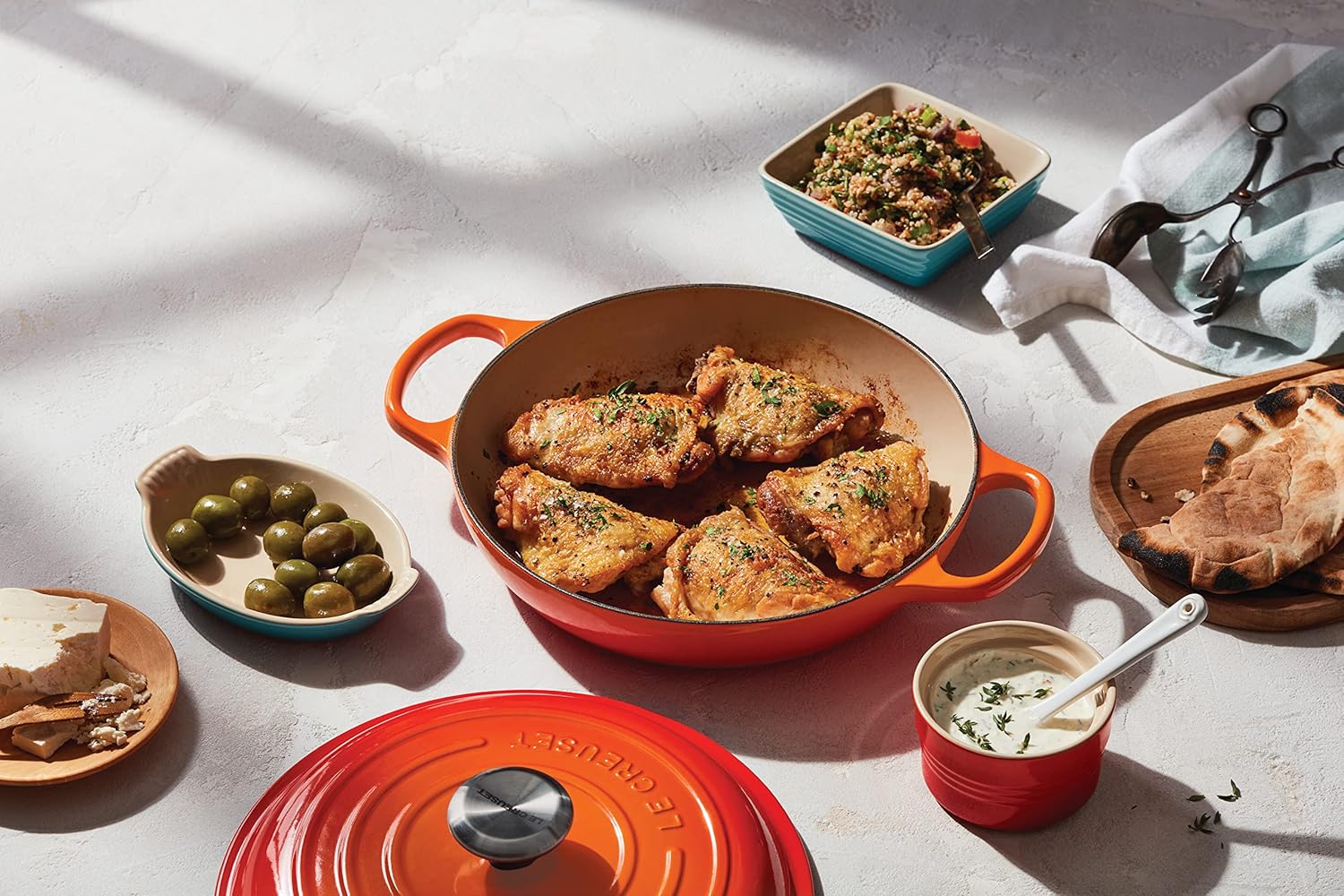 Thumbnail 4 de Le Creuset Signature Shallow Casserole/Braiser 26cm in Flame with SS Knob