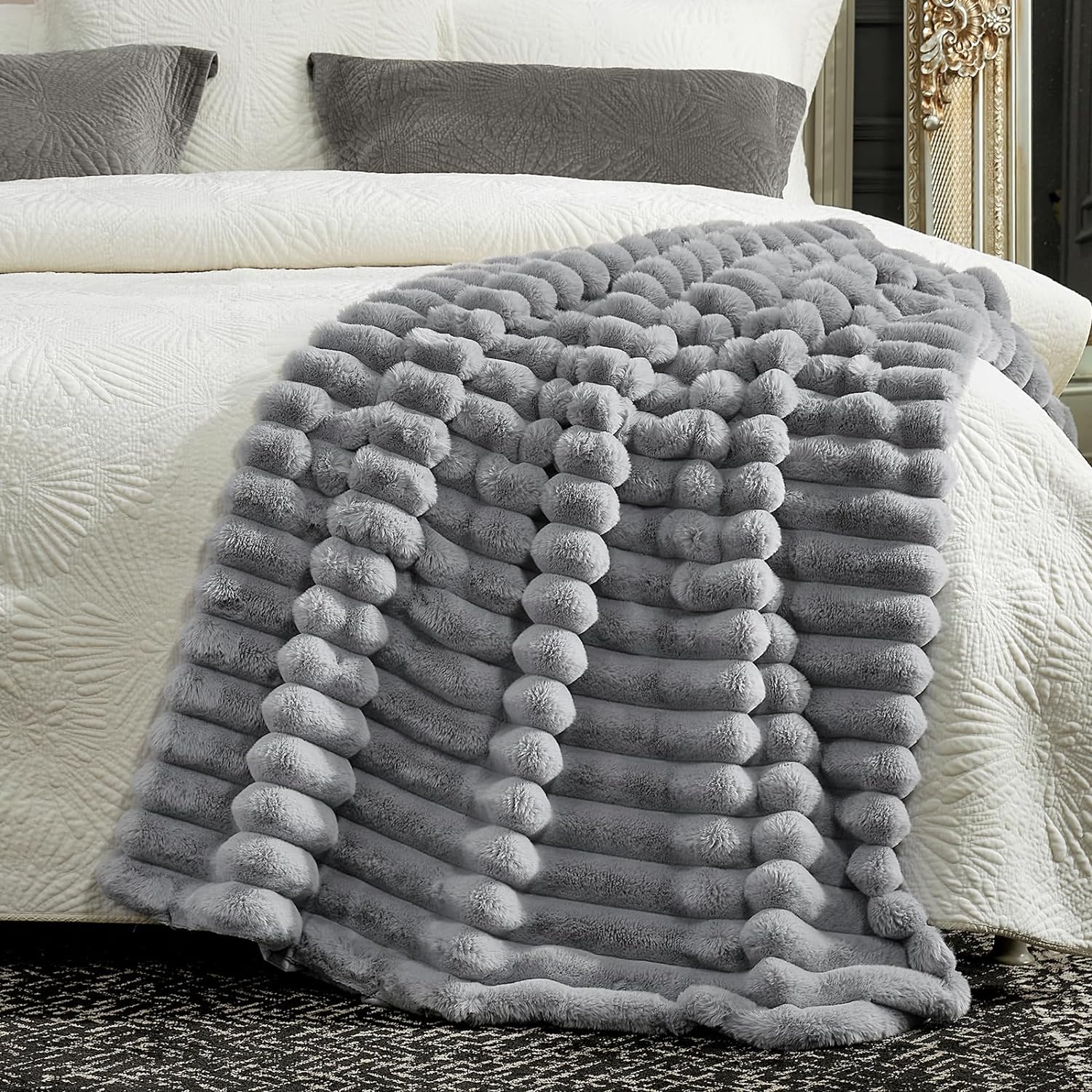 Thumbnail 4 de Cozy Bliss Faux Fur Throw Blanket 50x60 🛋