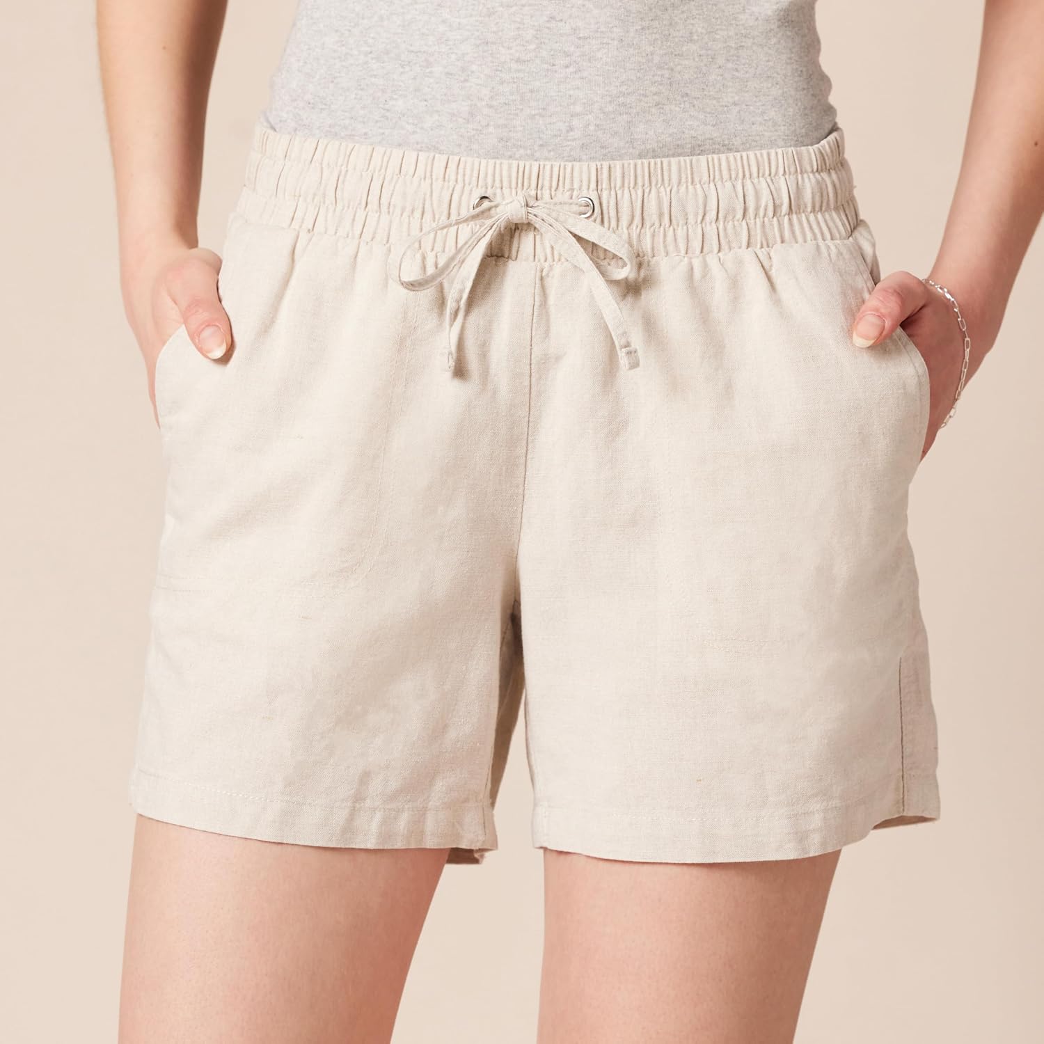Thumbnail 3 de Amazon Essentials Women's 5" Linen Blend Drawstring Shorts (Plus Size)