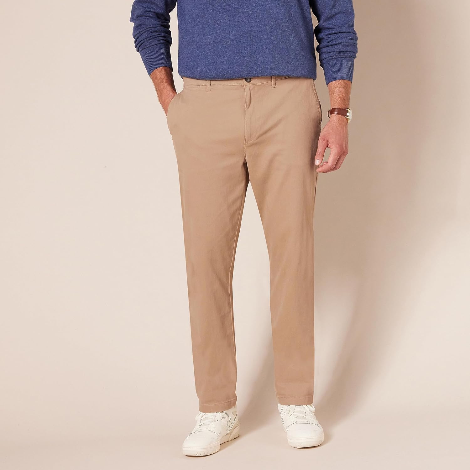 Thumbnail 4 de Amazon Essentials Men’s Slim-Fit Casual Stretch Chino Trousers (Khaki)
