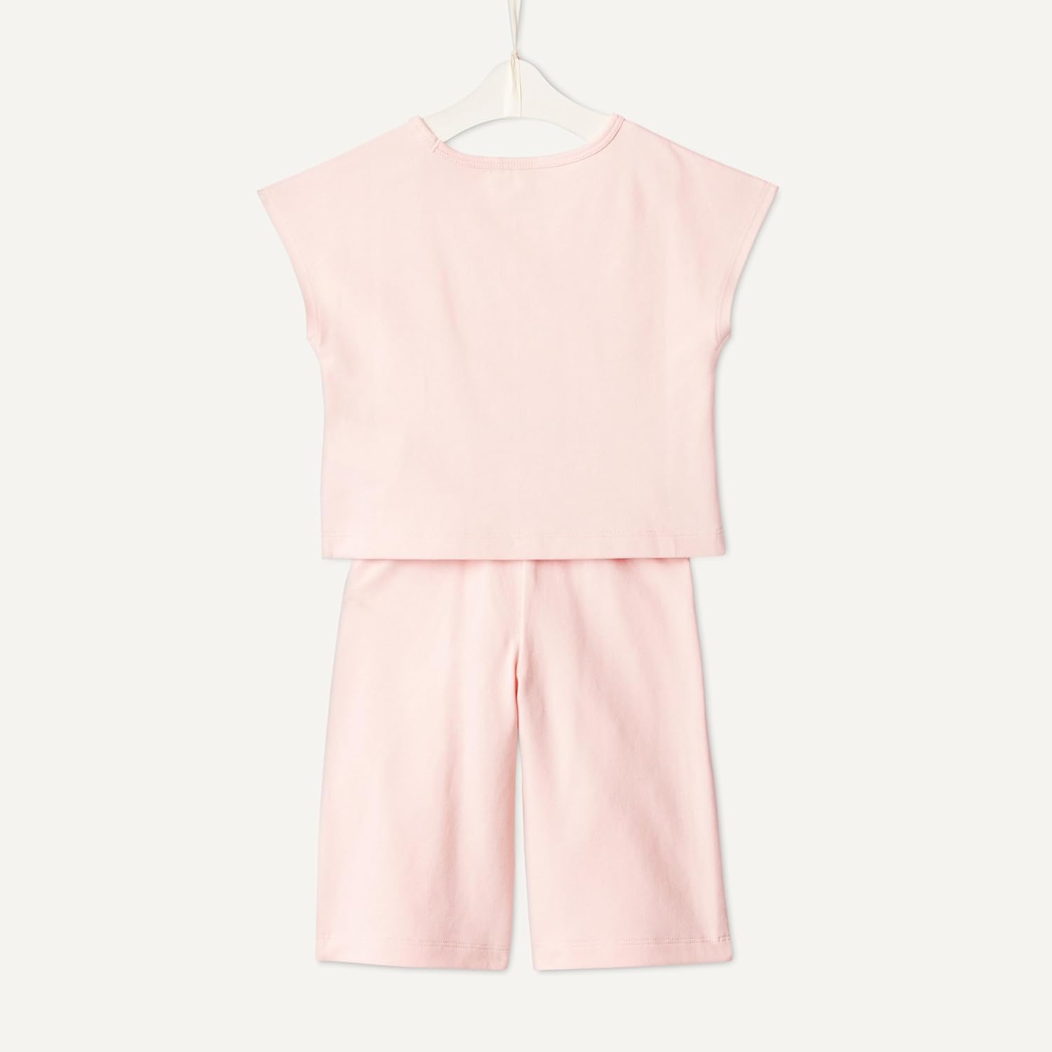 Detalle de Amazon Essentials x Sofia Grainge Toddlers and Baby Girls' Cotton Pique Short-Sleeve T-Shirt & Trousers Play Set