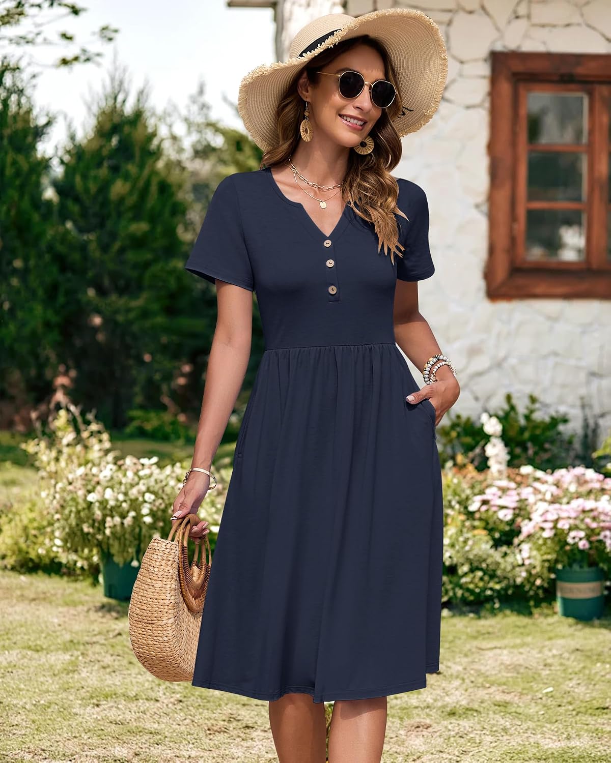 Detalle de AUSELILY Damen Kurzarm Sommerkleid knielang mit V-Ausschnitt und Knöpfen – leichtes Freizeitkleid mit Taschen