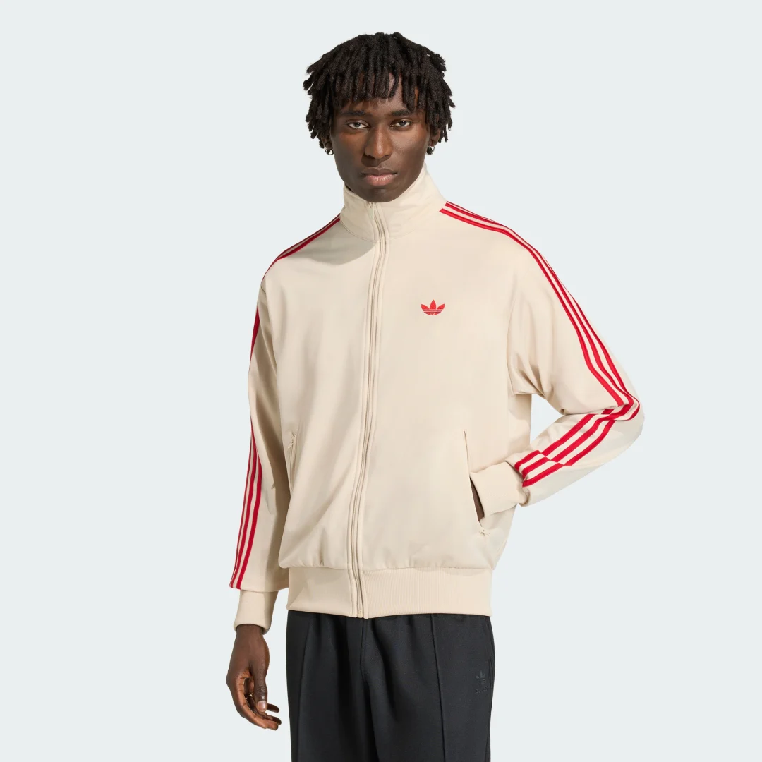 Detalle de Chaqueta Firebird de Adidas — beige