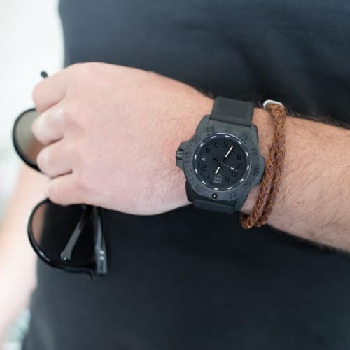 Detalle de Reloj Luminox Navy Seal Serie 3500 Sea: Caja Carbonox, Esfera Negra, 45 mm
